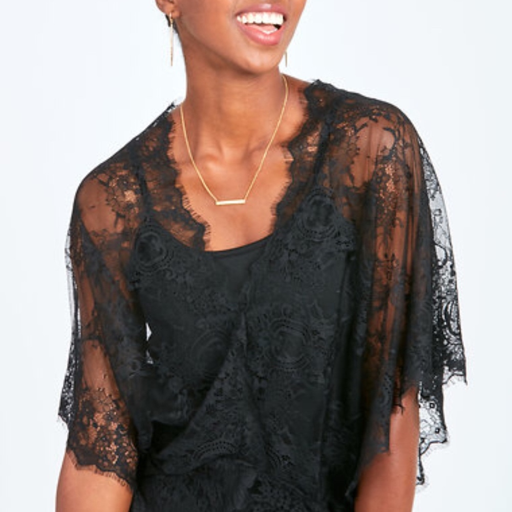 Taylor lace cape